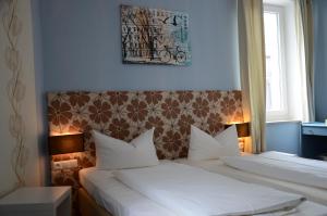 Postel nebo postele na pokoji v ubytování Hotel Rheinstein