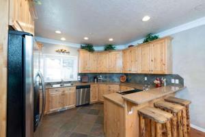 3 Bedroom Huntsville, Utah Lodging Option - Sleeps 12 People LS 23