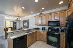 2 Bedroom Luxury Condo near Pineview and Snowbasin - Sleeps 4 LS 43A