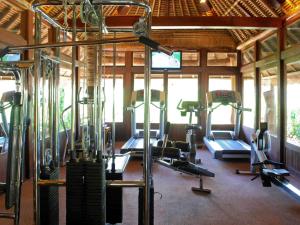 Fitnesa centrs un/vai fitnesa iespējas naktsmītnē Novotel Lombok Resort & Villas