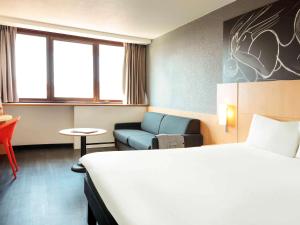 Tempat tidur dalam kamar di ibis Montpellier Centre Comedie