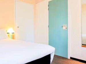 Postel nebo postele na pokoji v ubytování ibis Lyon Est Bron