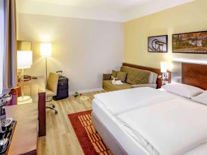Postel nebo postele na pokoji v ubytování Mercure Hotel Duisburg City