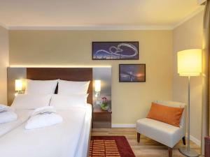 Postel nebo postele na pokoji v ubytování Mercure Hotel Duisburg City