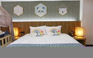 Кровать или кровати в номере Lin Yin Art Hotel Shanghai（Pudong airport）