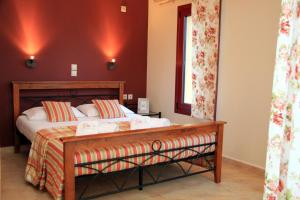 En eller flere senger på et rom på GreKa Ionian Suites