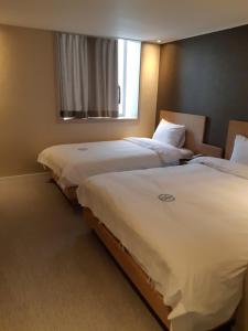 Postel nebo postele na pokoji v ubytování Hillside Hotel