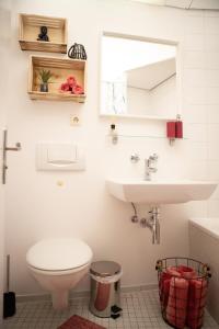 Et badeværelse på Tolles Apartment mit Weitblick über Augsburg