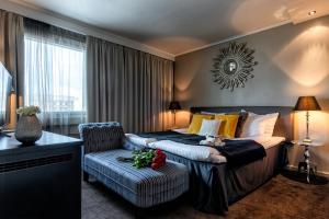 Postel nebo postele na pokoji v ubytování Arctic City Hotel