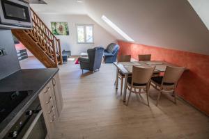 Kuchyňa alebo kuchynka v ubytovaní Apartmány pod Jeřábem, Šanov 67, Červená Voda