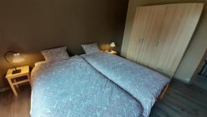 Postel nebo postele na pokoji v ubytování Au bord de l'Eau