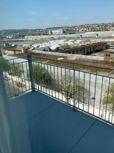 Ein Balkon oder eine Terrasse in der Unterkunft SWAS by Livingdowntown