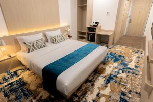Letto o letti in una camera di Cordia Hotel Yogyakarta - Hotel Dalam Bandara