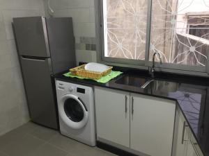 a kitchen with a sink and a washing machine at Appartement hyper centre de Tanger (Boulevard Pasteur) in Tangier