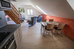 Kuchyňa alebo kuchynka v ubytovaní Apartmány pod Jeřábem, Šanov 67, Červená Voda