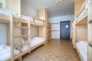Postel nebo postele na pokoji v ubytování Gadmer Lodge - dein Zuhause in den Bergen