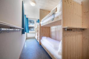 Postel nebo postele na pokoji v ubytování Gadmer Lodge - dein Zuhause in den Bergen