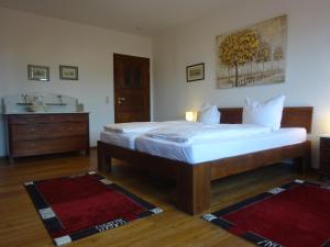 Postel nebo postele na pokoji v ubytování Hotel Weingärtner