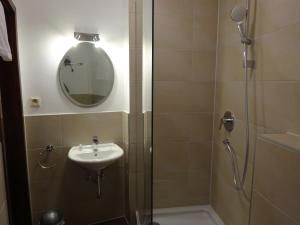 Koupelna v ubytování Hotel Weingärtner