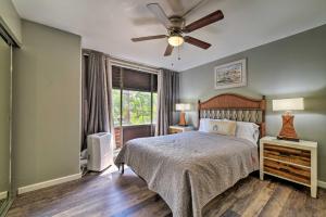 Ένα ή περισσότερα κρεβάτια σε δωμάτιο στο Resort Townhome with Pool - Walk to Pohaku Beach