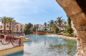 Piscina en o cerca de PortAventura Hotel PortAventura - Includes unlimited access to PortAventura Park & 1 access to Ferrari Land
