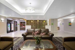 Posezení v ubytování La Quinta by Wyndham Visalia/Sequoia Gateway