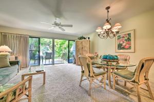 a dining room with a table and chairs at Kihei Condo with Resort Amenities Walk to the Beach in Wailea