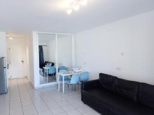 Posezení v ubytování Apartamento en Playa Roca primer linea de mar (05)