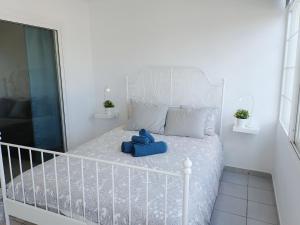 Postel nebo postele na pokoji v ubytování Apartamento en Playa Roca primer linea de mar (05) + 25 fotografií