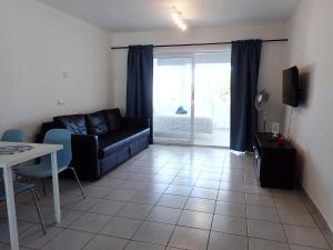 Posezení v ubytování Apartamento en Playa Roca primer linea de mar (05)