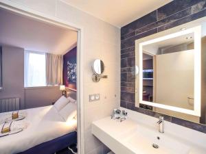 Koupelna v ubytování Mercure Saint Lô Centre