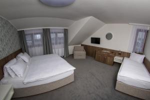 Voodi või voodid majutusasutuse Hotel Prichovice toas