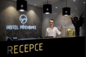 Majutusasutuse Hotel Prichovice töötajad
