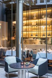 A restaurant or other place to eat at Hotel Le Place d'Armes 