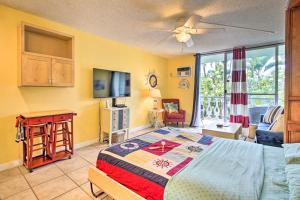 a bedroom with a bed and a flat screen tv at Kailua-Kona Studio - Walk to Hale Halawai Park! in Kailua-Kona