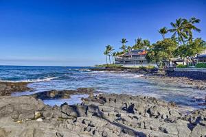 a view of a beach with palm trees and the ocean at Kailua-Kona Studio - Walk to Hale Halawai Park! in Kailua-Kona