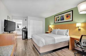 a hotel room with a bed and a flat screen tv at Hotel Nexus; BW Signature Collection in Seattle