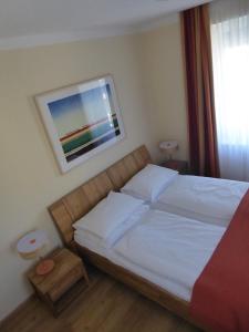 Posteľ alebo postele v izbe v ubytovaní Adlerhof