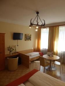 Posteľ alebo postele v izbe v ubytovaní Adlerhof