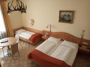 Posteľ alebo postele v izbe v ubytovaní Adlerhof