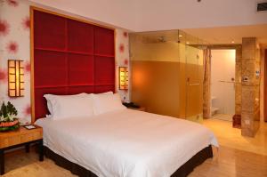 Letto o letti in una camera di Dongguan Well Garden Hotel