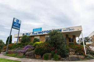a building with a sign that reads will park motel at Best Western Mill Park Motor Inn in Morang
