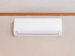 a white air conditioner on a ceiling at Hotel La Siesta, Gomez Palacio in Gómez Palacio