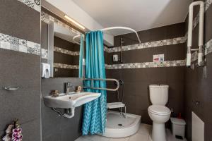 Koupelna v ubytování Elimia Suites & Studios