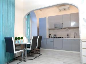 Η κουζίνα ή μικρή κουζίνα στο Apartment Luxury Centre Located