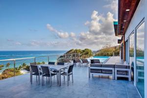 Foto de la galería de Luxury St Croix Home with Oceanfront Pool and Views en Slob