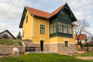 Budova, kde se vila nachází