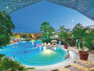 Bazén v ubytování Hotel Apfelbaum nebo v jeho okolí