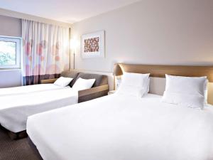 Postel nebo postele na pokoji v ubytování Novotel Paris Orly Rungis Aéroport