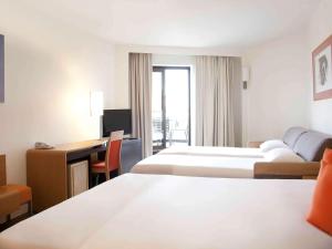 Postel nebo postele na pokoji v ubytování Novotel Paris Orly Rungis Aéroport